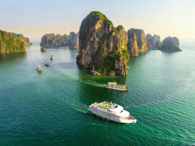  - Quảng Ninh đưa 2 tàu cao cấp phục vụ khách du lịch tham quan vịnh Bái Tử Long