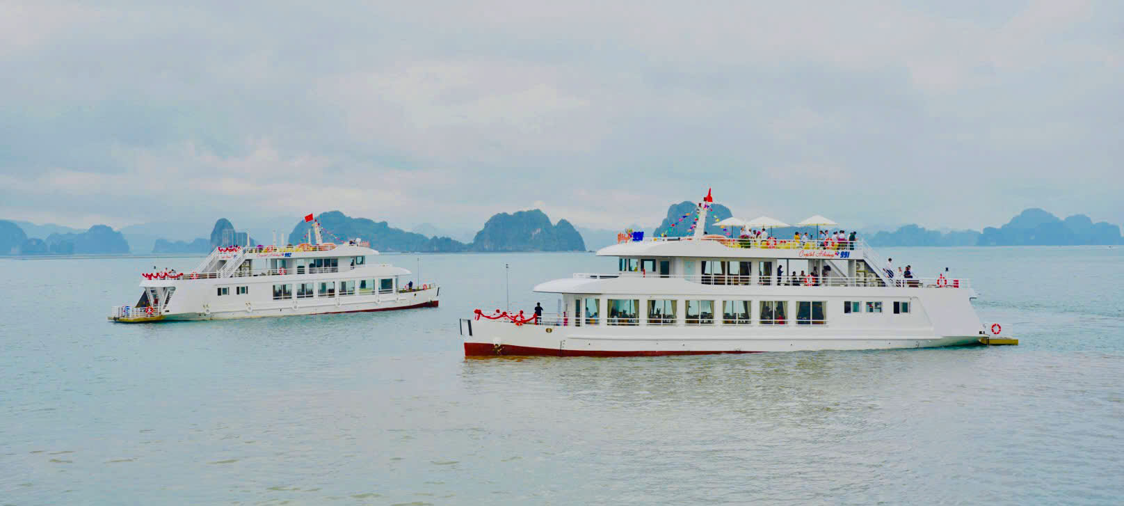 Quảng Ninh đưa 2 tàu cao cấp phục vụ khách du lịch tham quan vịnh Bái Tử Long - 3