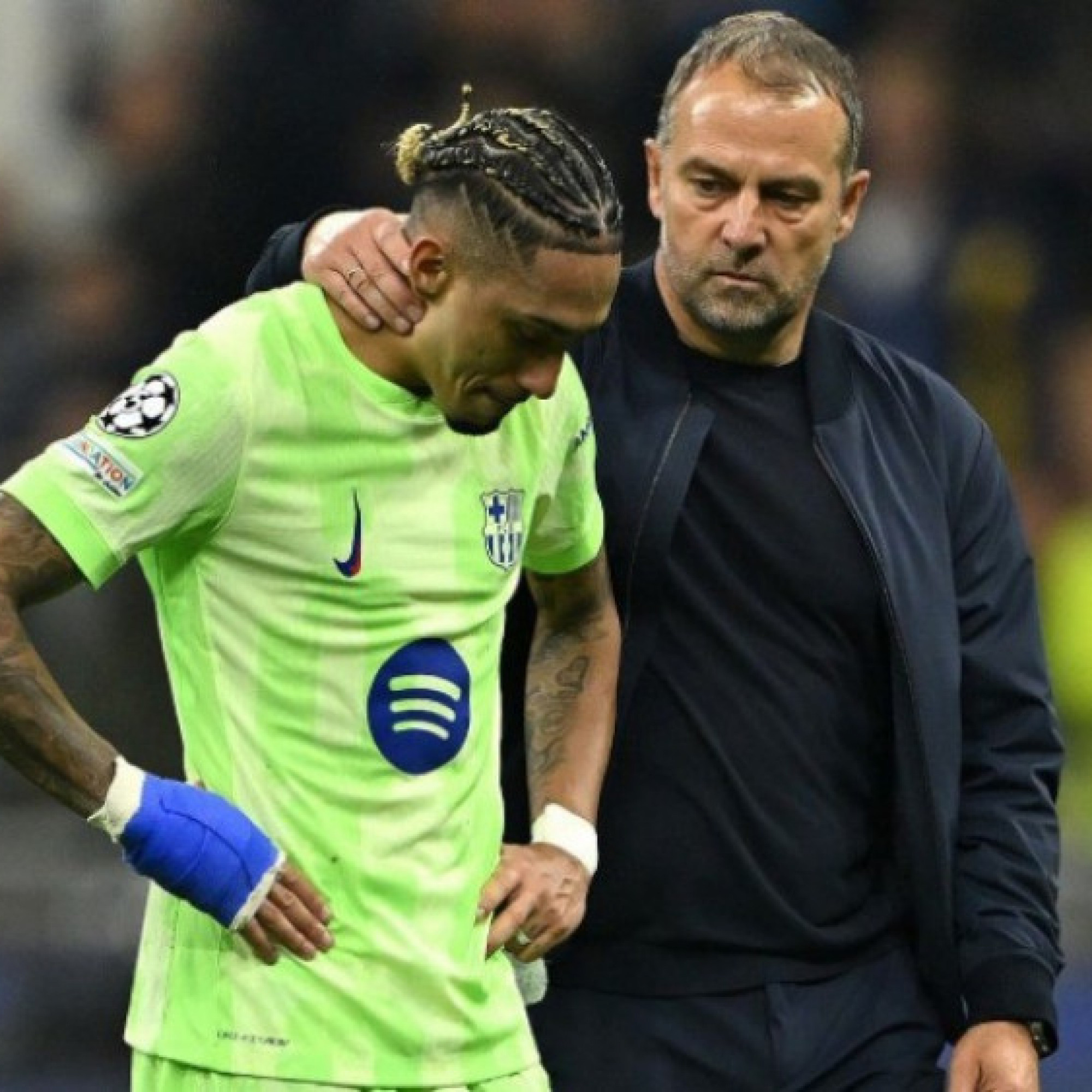  - HLV Flick tố trọng tài thiên vị Inter, Barca bị loại khỏi Cúp C1 không công bằng