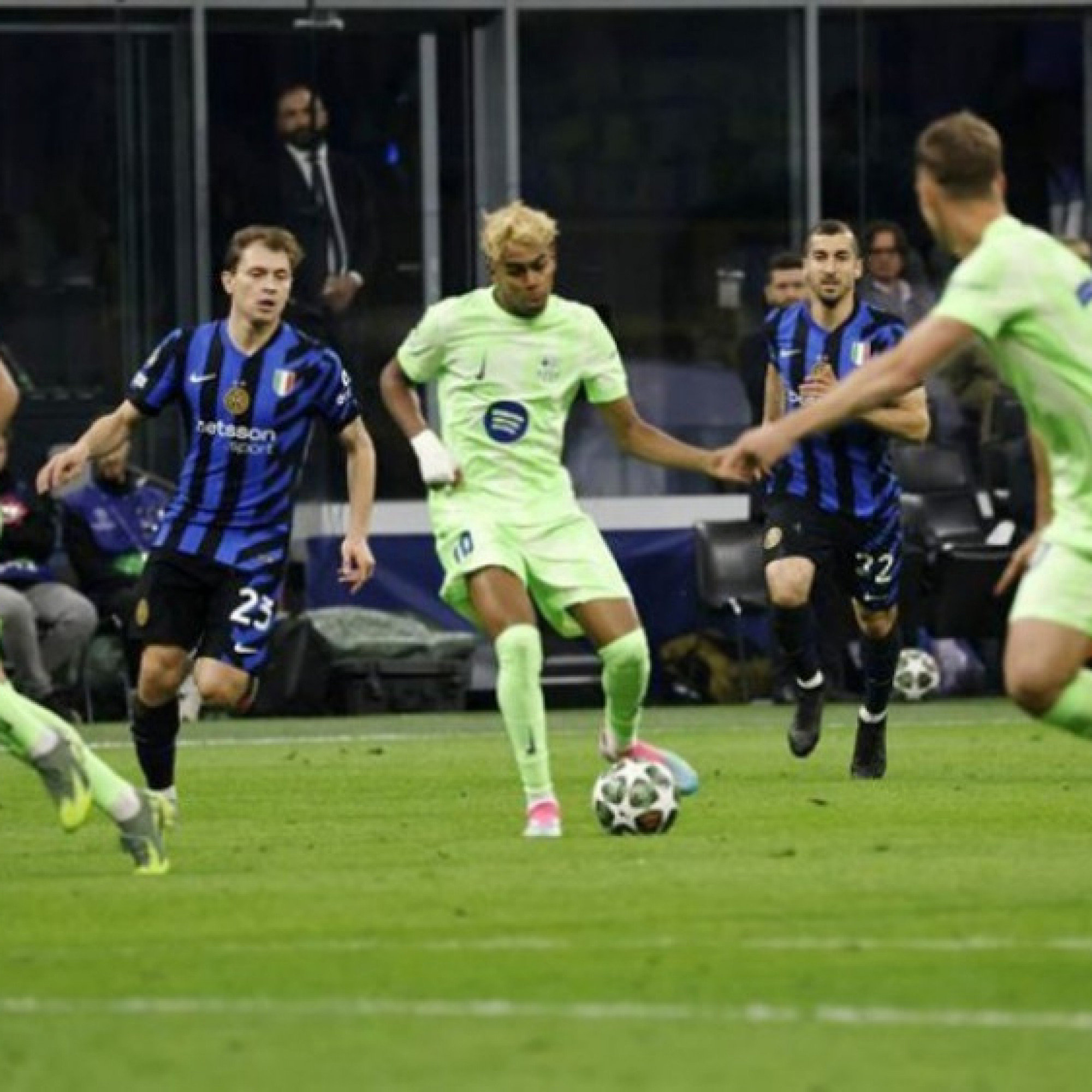  - Tuyệt đối điện ảnh Inter Milan - Barcelona: 210 phút nghẹt thở & 13 bàn thắng