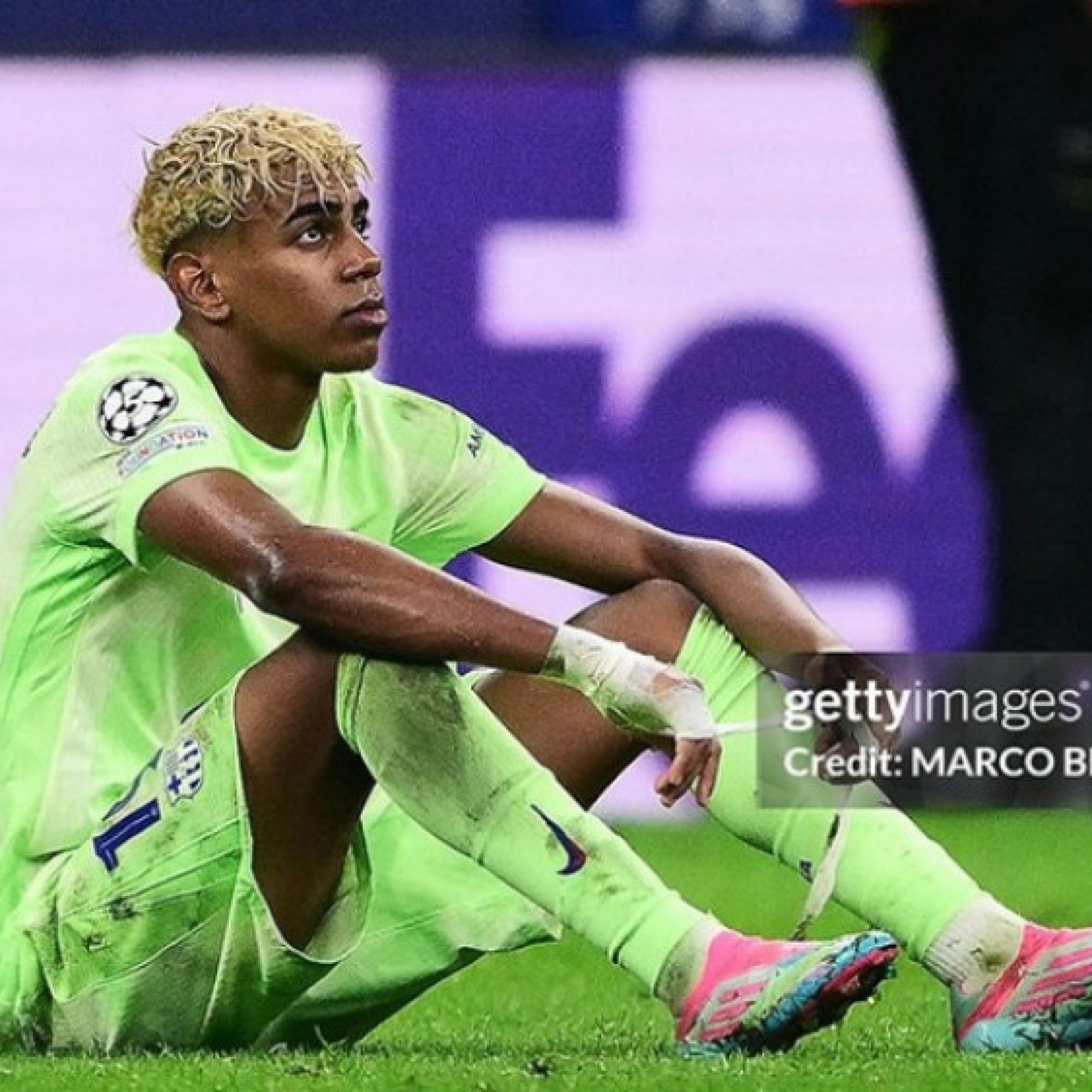  - Barcelona tan mộng Cúp C1: Phòng ngự như mơ ngủ, Yamal không gánh nổi