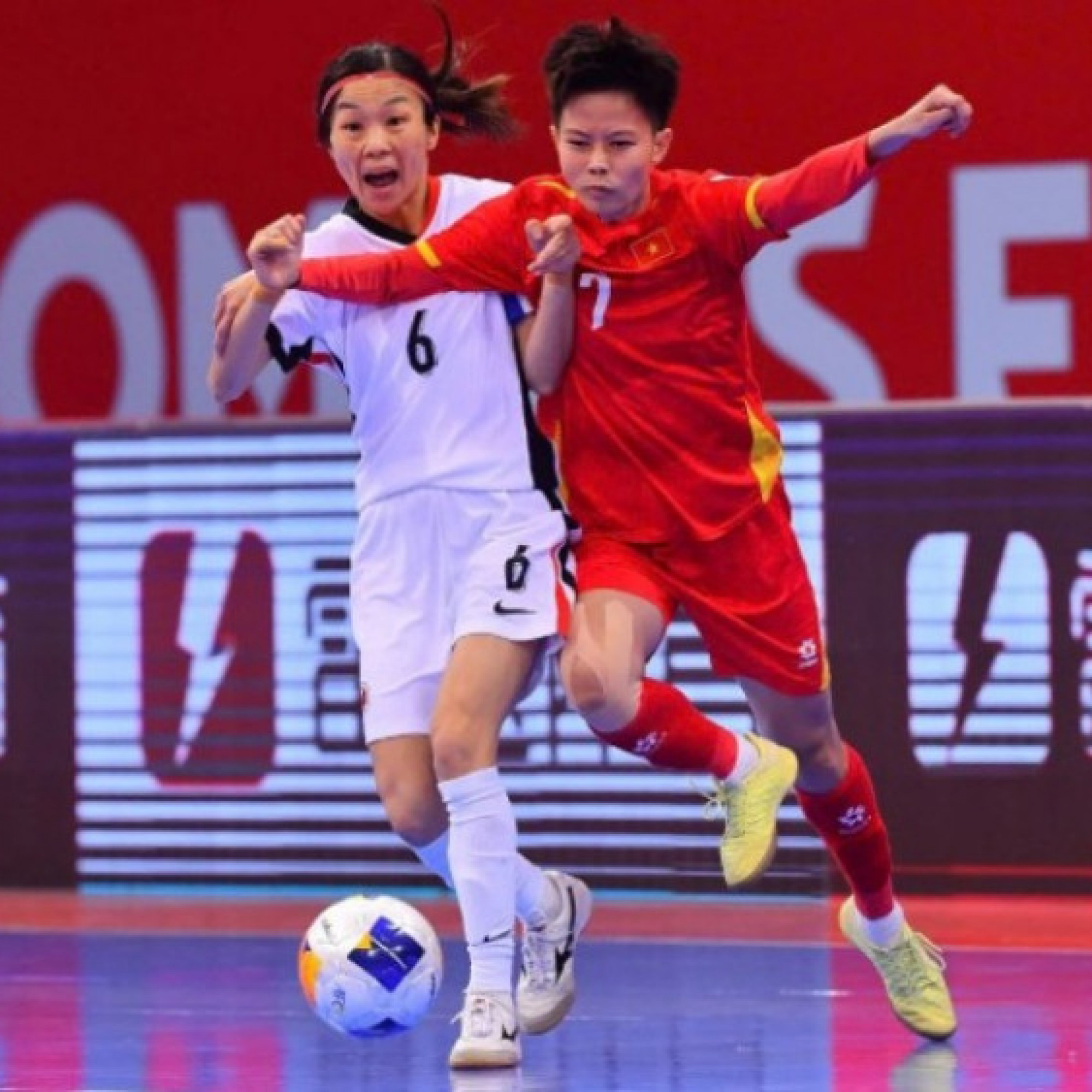  - Video futsal nữ Việt Nam - Hong Kong (TQ): Mãn nhãn 8 bàn, rượt đuổi hấp dẫn (VCK châu Á)