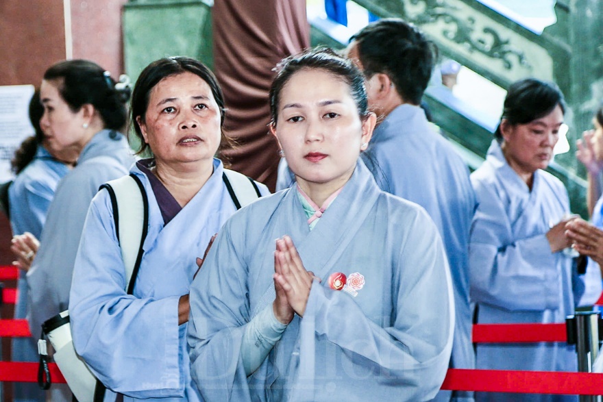 Dòng người trang nghiêm chiêm bái Xá lợi trái tim bồ tát Thích Quảng Đức - 14