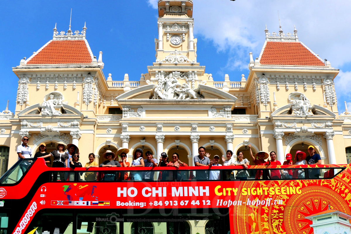 Việt Nam đón gần 7,7 triệu lượt khách quốc tế trong 4 tháng đầu năm 2025 - 1