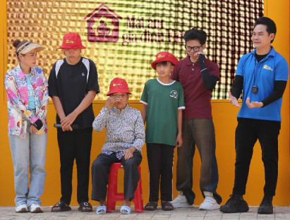 Mái ấm gia đình Việt: MC Dương Hồng Phúc bật khóc nhắc về quá khứ bán nhà chữa bệnh hiểm nghèo cho con trai