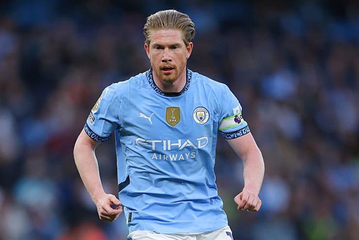 Bruyne 33 tuổi "gây bão" chuyển nhượng hè: Liverpool & Napoli tranh nhau chiêu mộ - 1