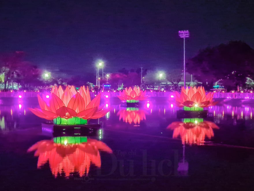 Mây ngũ sắc kì ảo trên nền trời Đại lễ Vesak chứng mừng Phật đản - 18