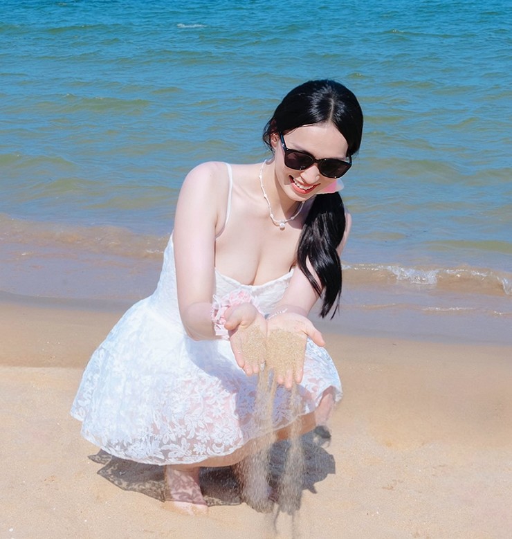 Hot girl bóng chuyền Hoàng Thảo khoe ảnh đẹp ở biển, ĐT nữ VN quyết vượt Thái Lan - 1