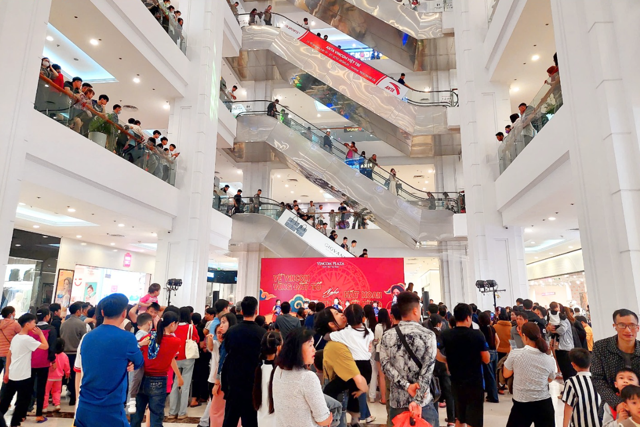 Vincom Retail: 49 triệu lượt khách tới Vincom mua sắm và giải trí, lãi vượt 1.100 tỷ - 1