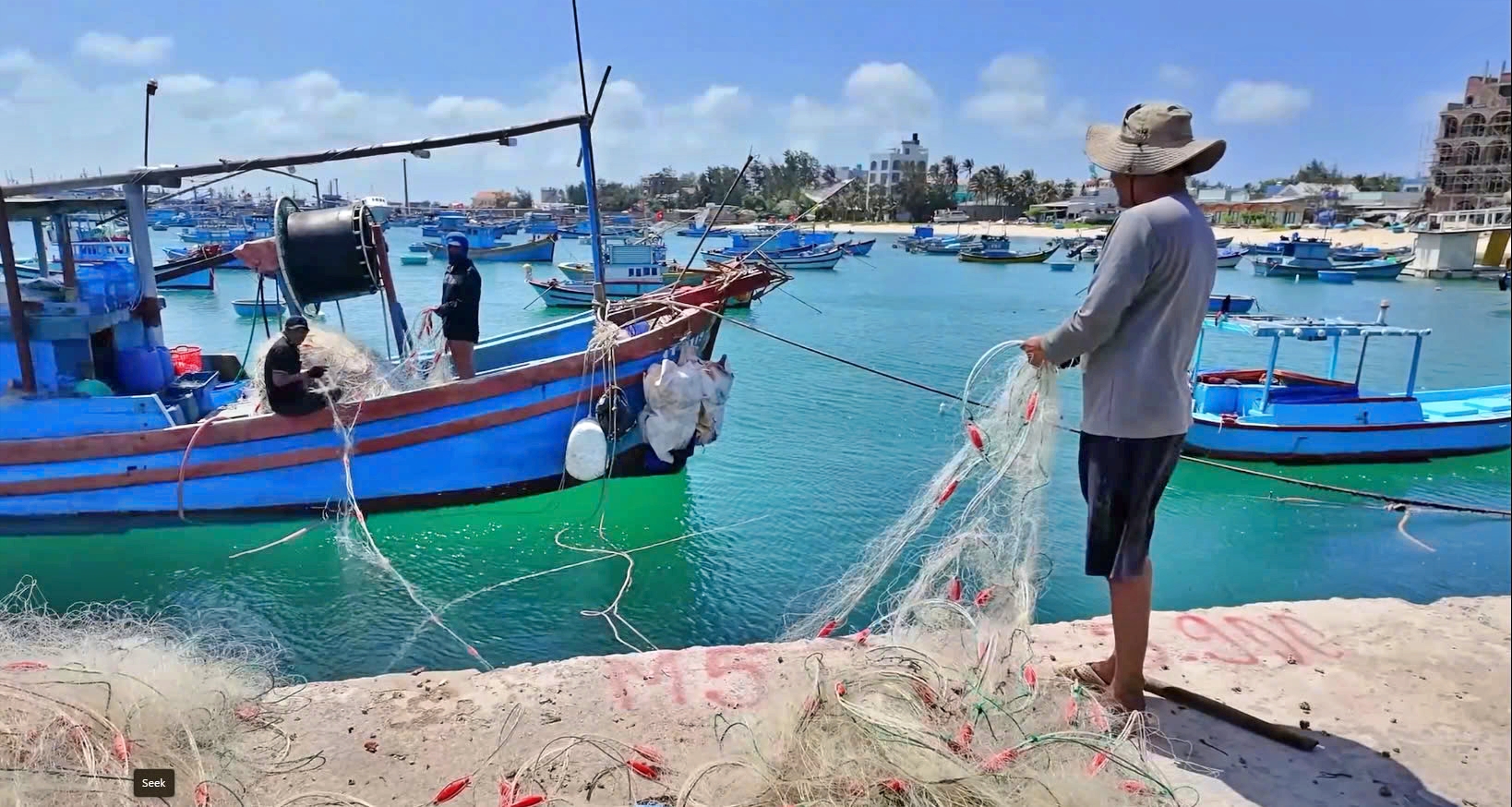 Ghé Phú Quý, thả câu bắt cá ngon nấu phớt - 3