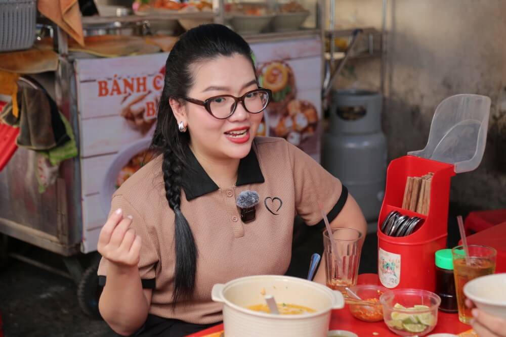 Chen Ru Lu cùng Bỏng Ngô Mario khám phá các quán bánh canh tại quận 5, TP.HCM - 3