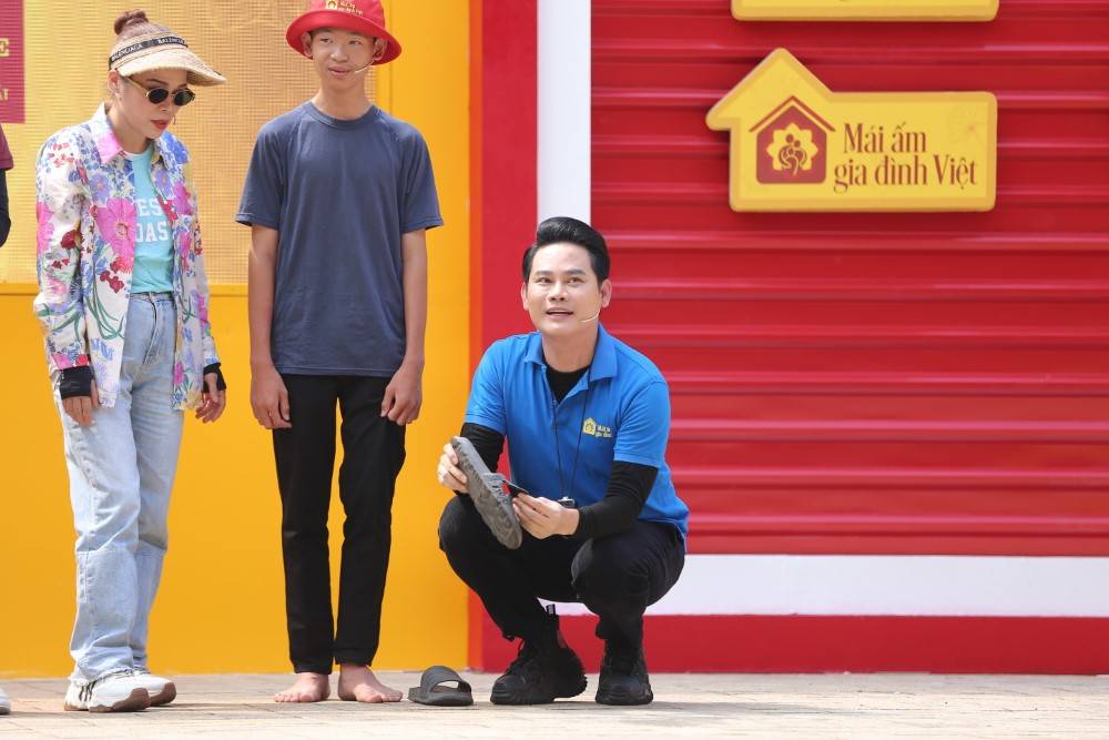 Mái ấm gia đình Việt: Dương Hồng Phúc, Mỹ Lệ và Đạt Long Vinh trích tiền túi tặng trẻ em mồ côi - 6
