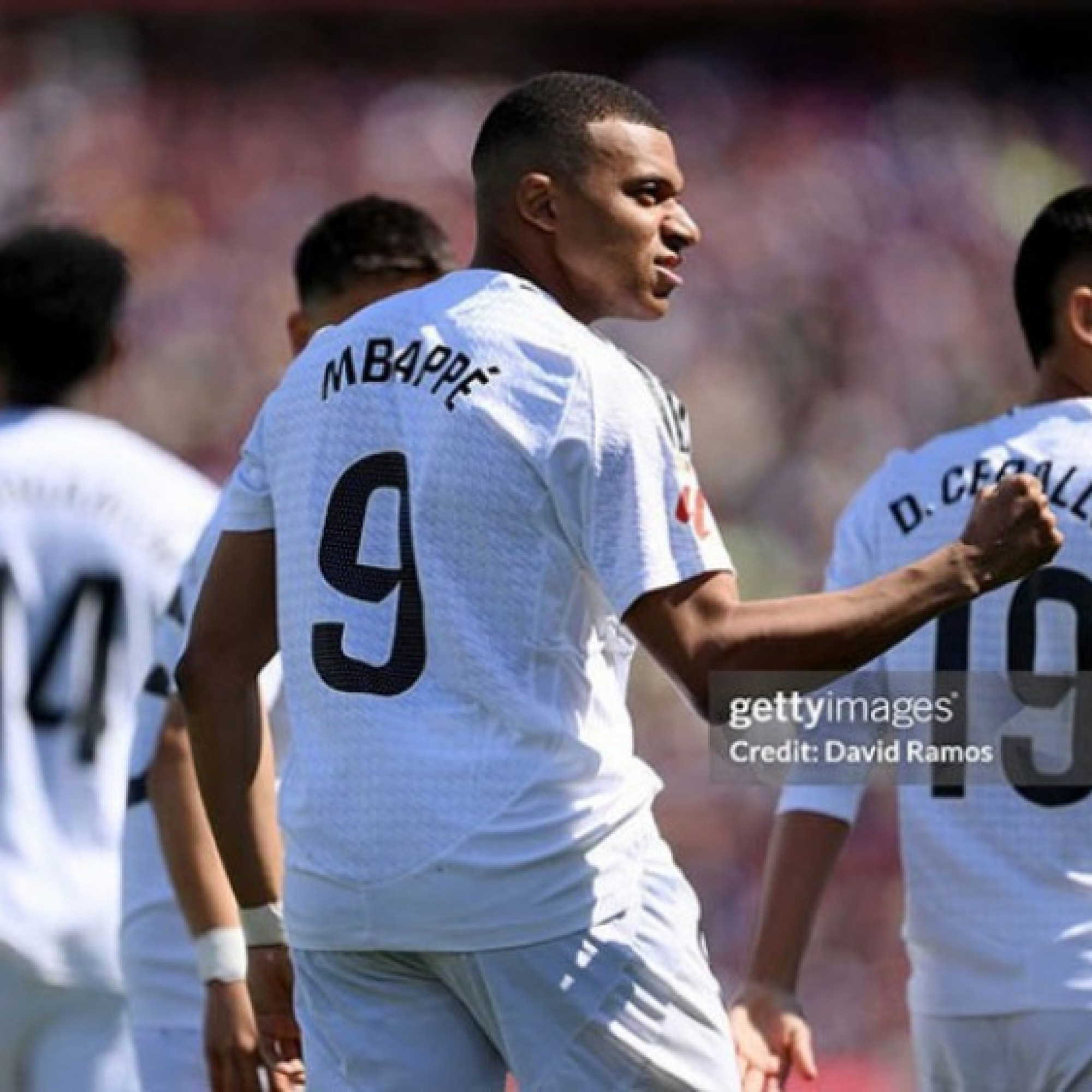  - Nóng bỏng Siêu kinh điển: Real hưởng phạt đền, Mbappe "khai hỏa" phút thứ 5