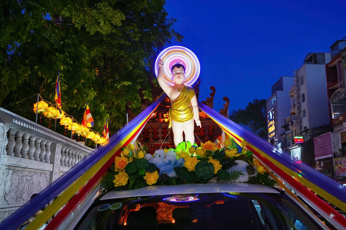 hang chuc xe hoa dieu hanh kinh mung phat dan tai tp.hcm - 2