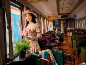  - Đoàn tàu 'quý tộc' xuất phát từ 'điểm du lịch' ga Hải Phòng