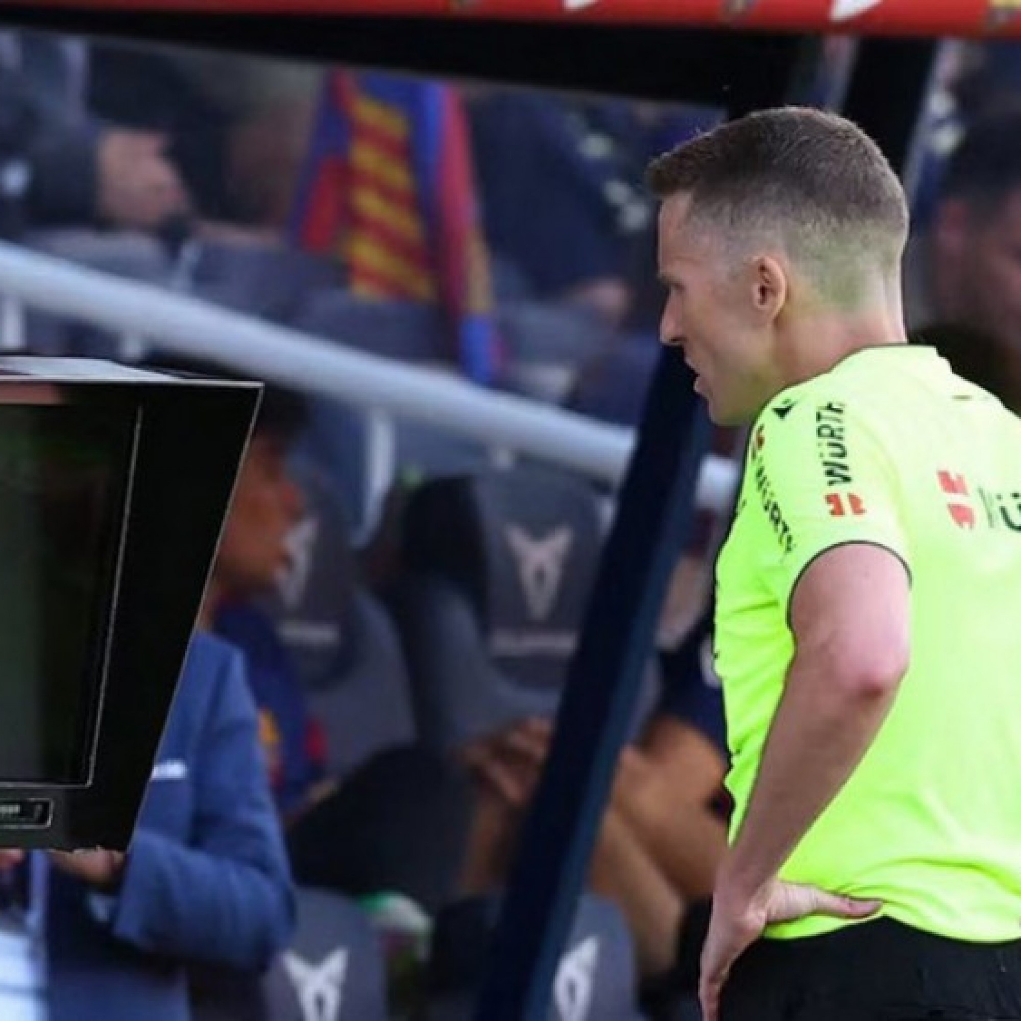 Trọng tài trận Barca - Real bị tố “siêu kinh khủng”, vua áo đen phát biểu gây tranh cãi