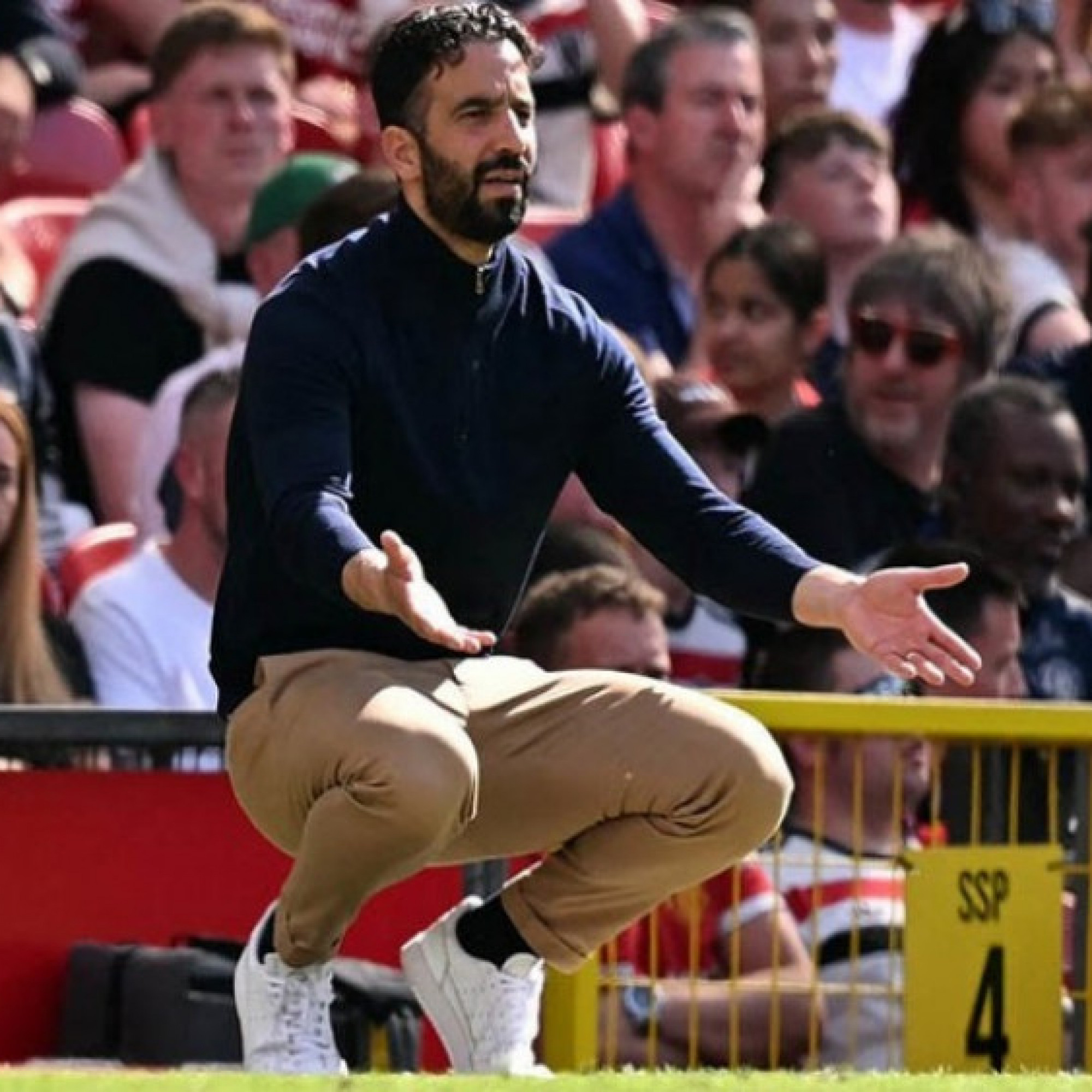  - HLV Amorim tiên đoán bị MU sa thải mùa tới, lo vết xe đổ Ten Hag - Mourinho