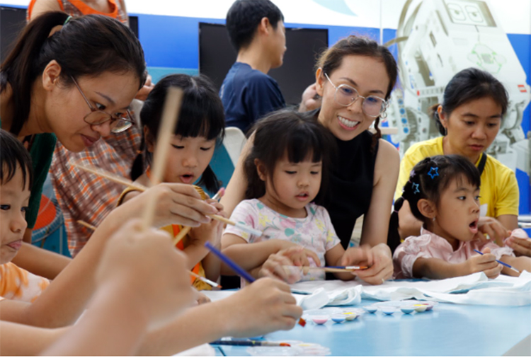 'Ngày hội sắc màu': Gác màn hình nhỏ, vẽ nên thế giới to của trẻ thơ - 1
