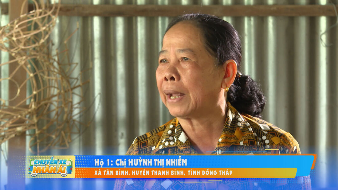Chuyến xe nhân ái: Nước mắt người mẹ bệnh tai biến và ước mơ của cậu bé hiếu thảo - 1