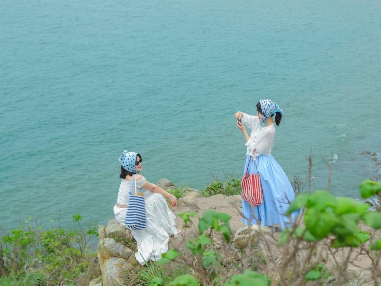 Khám phá 'Viên ngọc xanh' của biển miền Bắc
