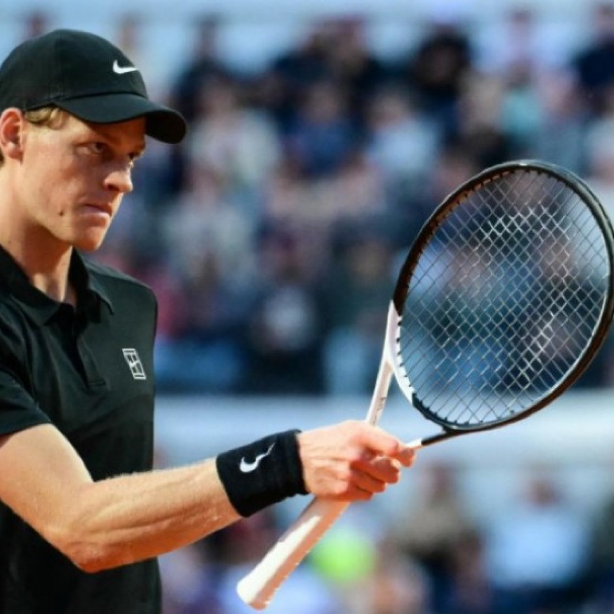  - Video tennis Sinner - De Jong: "Cơn mưa" điểm break, kết thúc bất ngờ (Rome Open)