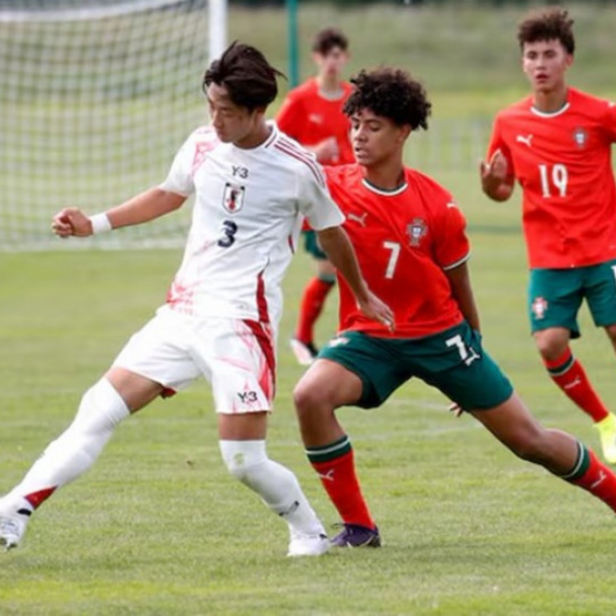 - Con trai Ronaldo mặc áo số 7 ra mắt U15 Bồ Đào Nha, đại thắng Nhật Bản 4-1