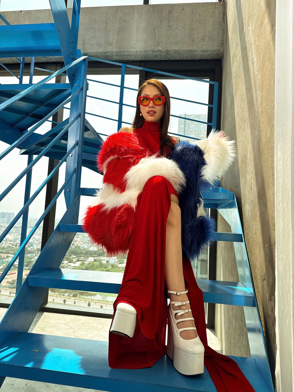 MC Khánh Vy "lột xác": Từ nàng thơ dịu dàng đến fashionista đầy cá tính dưới bàn tay của “phù thủy thời trang” Quỳnh Anh Shyn - 2