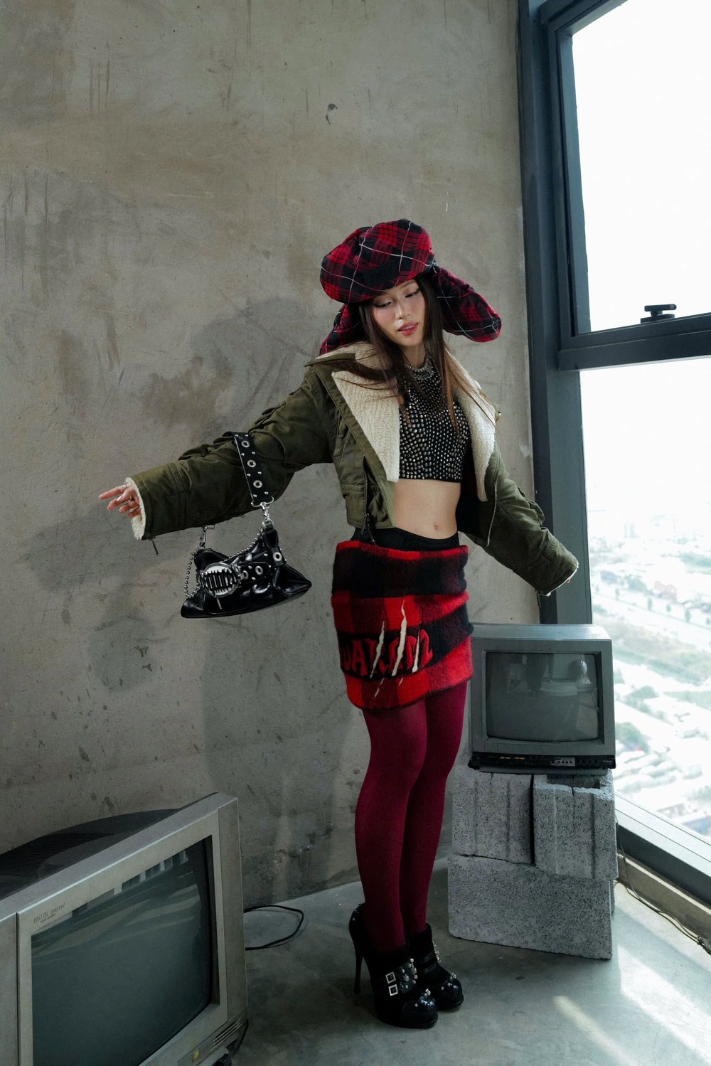 MC Khánh Vy "lột xác": Từ nàng thơ dịu dàng đến fashionista đầy cá tính dưới bàn tay của “phù thủy thời trang” Quỳnh Anh Shyn - 3
