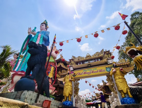  - Kỳ thú quầng mặt trời rực rỡ bao quanh bầu trời Nam Bộ