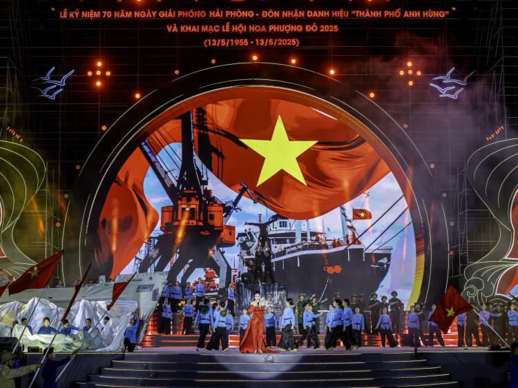 Rạng rỡ Lễ hội hoa phượng đỏ và đón danh hiệu Hải Phòng - Thành phố anh hùng