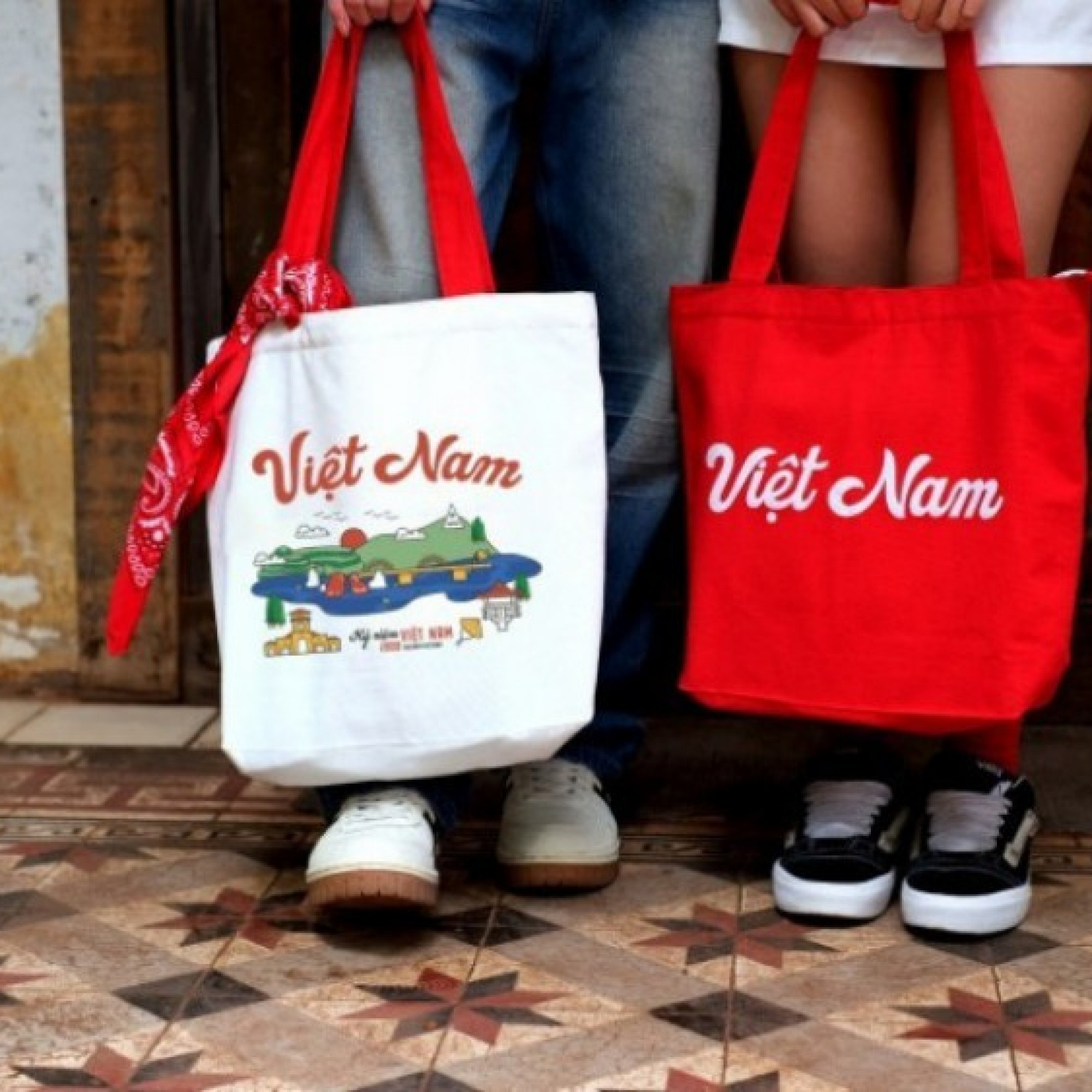  - Khi thời trang trở thành “tuyên ngôn” yêu nước