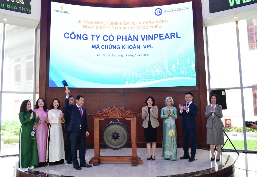 Chứng khoán vượt mốc 1.290 điểm ngày đón “tân binh” Vinpearl - 1