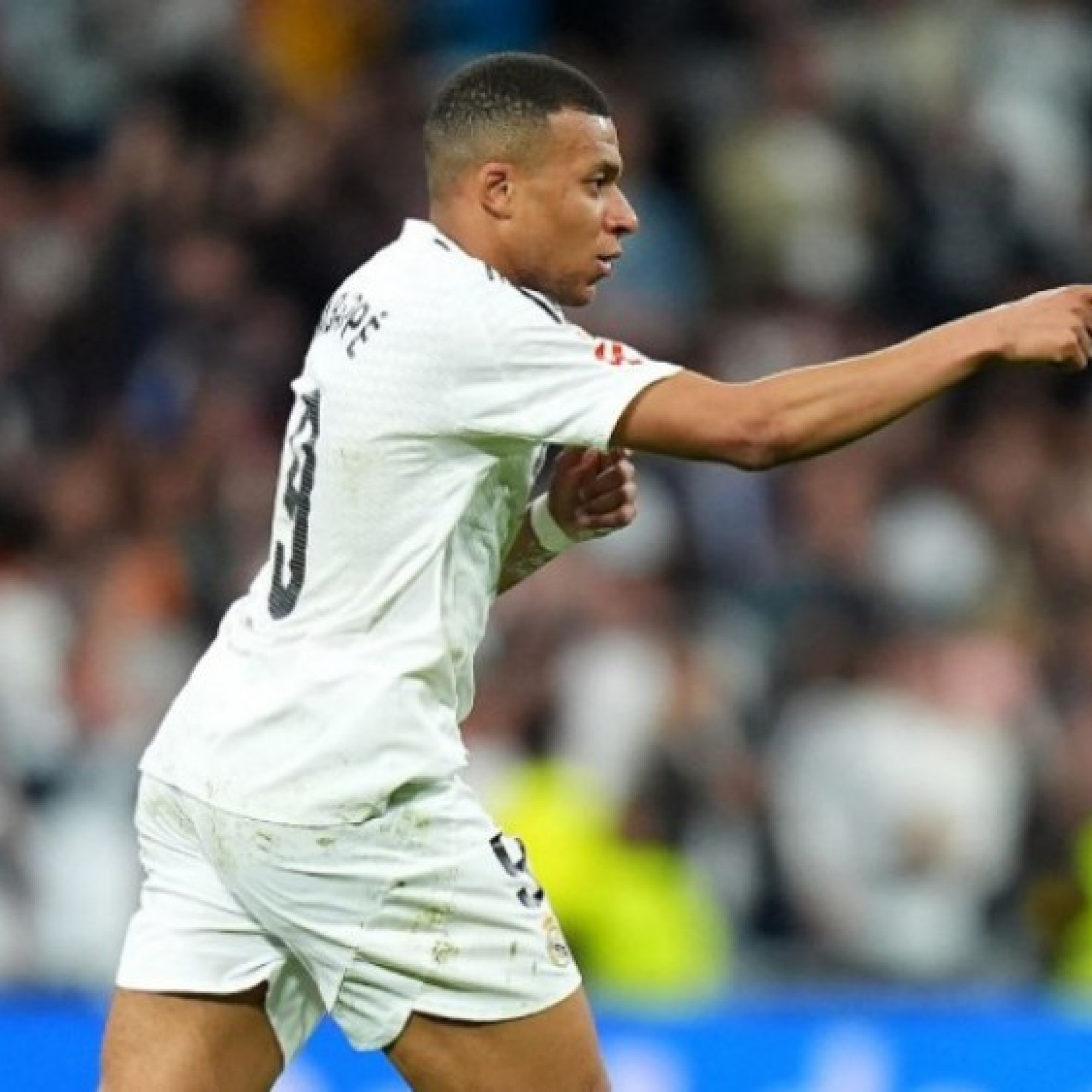  - Đêm "điên rồ" tại Bernabeu: Real Madrid bật tung cảm xúc, cảm ơn trái bóng tròn