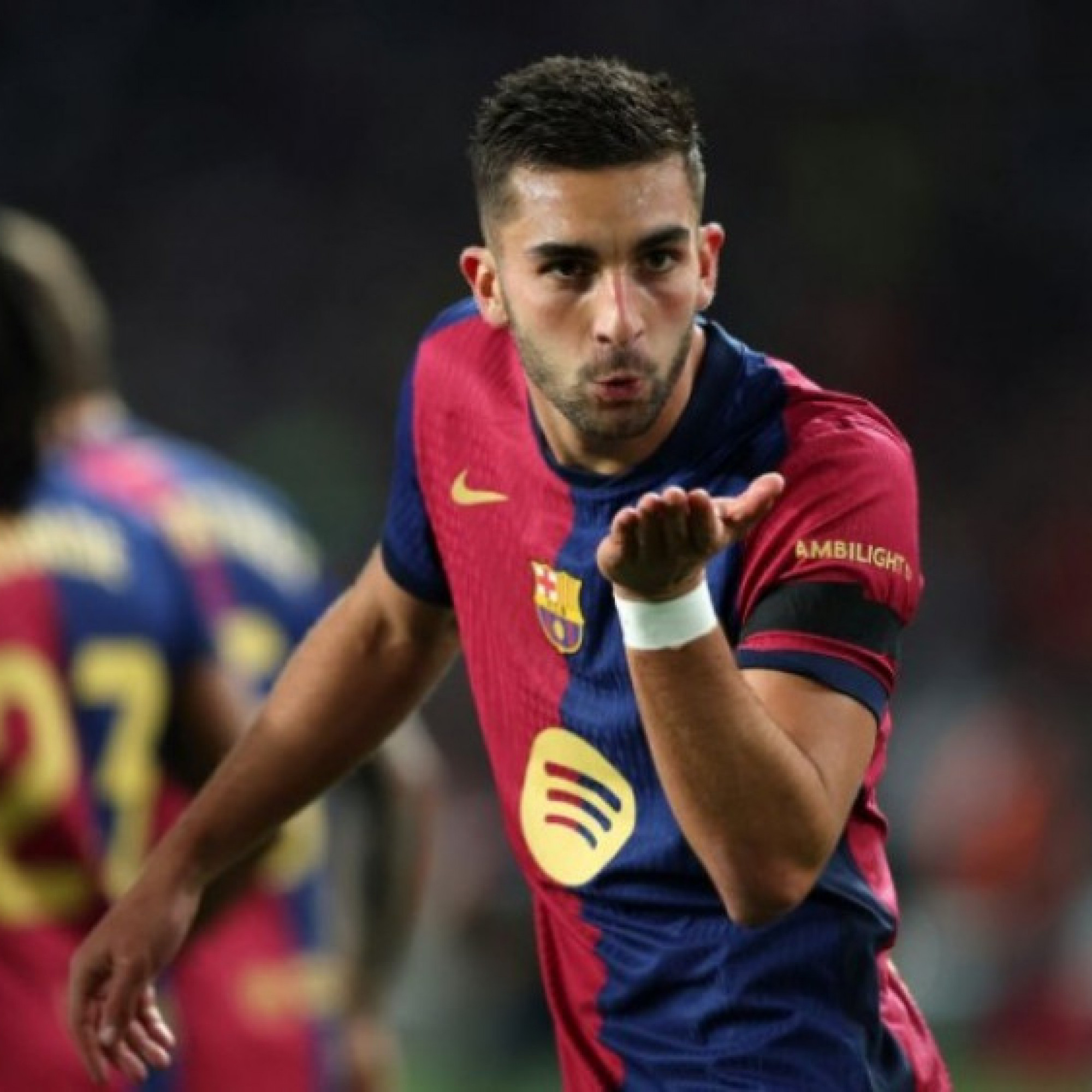  - Tin mới nhất bóng đá sáng 15/5: Sao Barcelona bất ngờ phải nhập viện