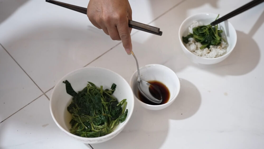 Xúc động trước nghị lực của người anh 23 tuổi gồng gánh nuôi hai em sau khi cha mẹ qua đời - 12