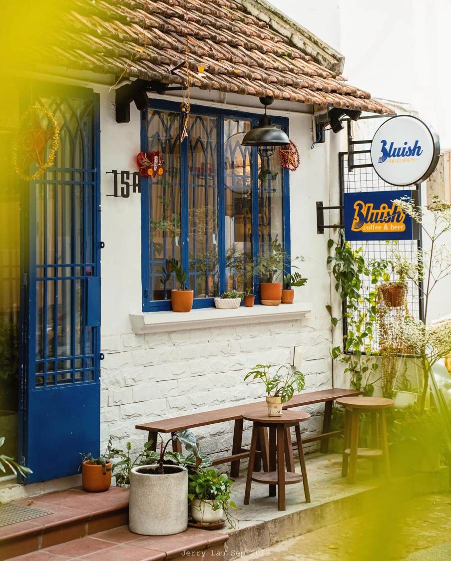 Bluish Cafe: "Chiếc hộp nhạc" analog nấp hẻm - 3