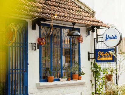  - Bluish Cafe: "Chiếc hộp nhạc" analog nấp hẻm
