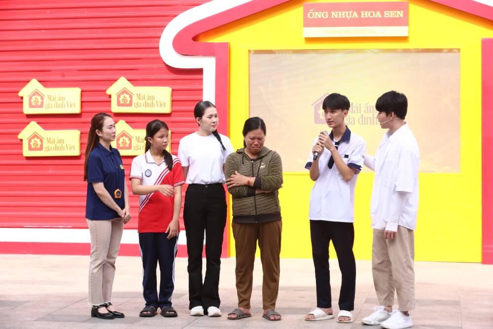 Diễn viên Quang Trung tài trợ học phí đến hết Đại học cho 7 em nhỏ trong Mái ấm gia đình Việt - 1