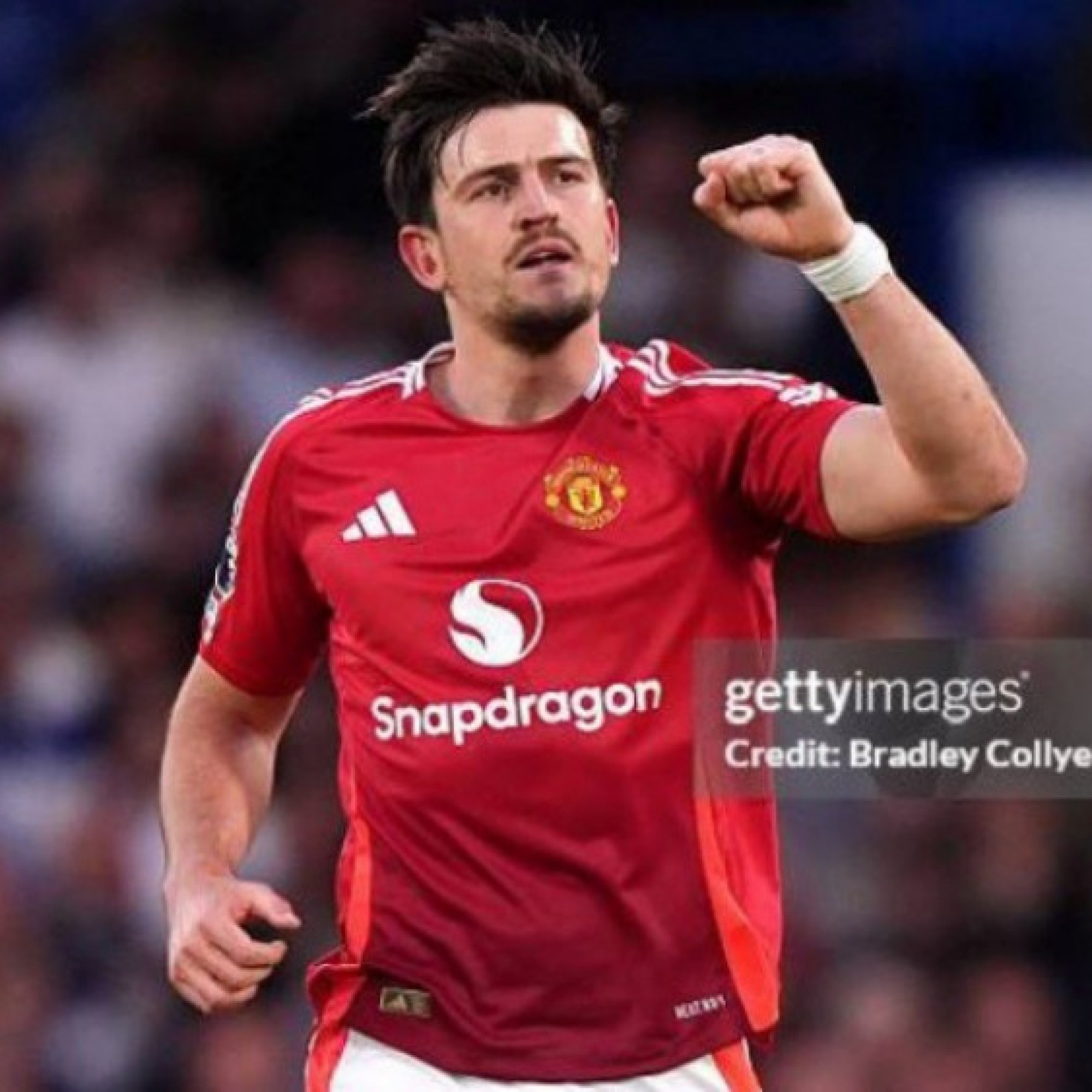  - Rực lửa Chelsea - MU: James hụt siêu phẩm, Maguire ghi bàn không được công nhận