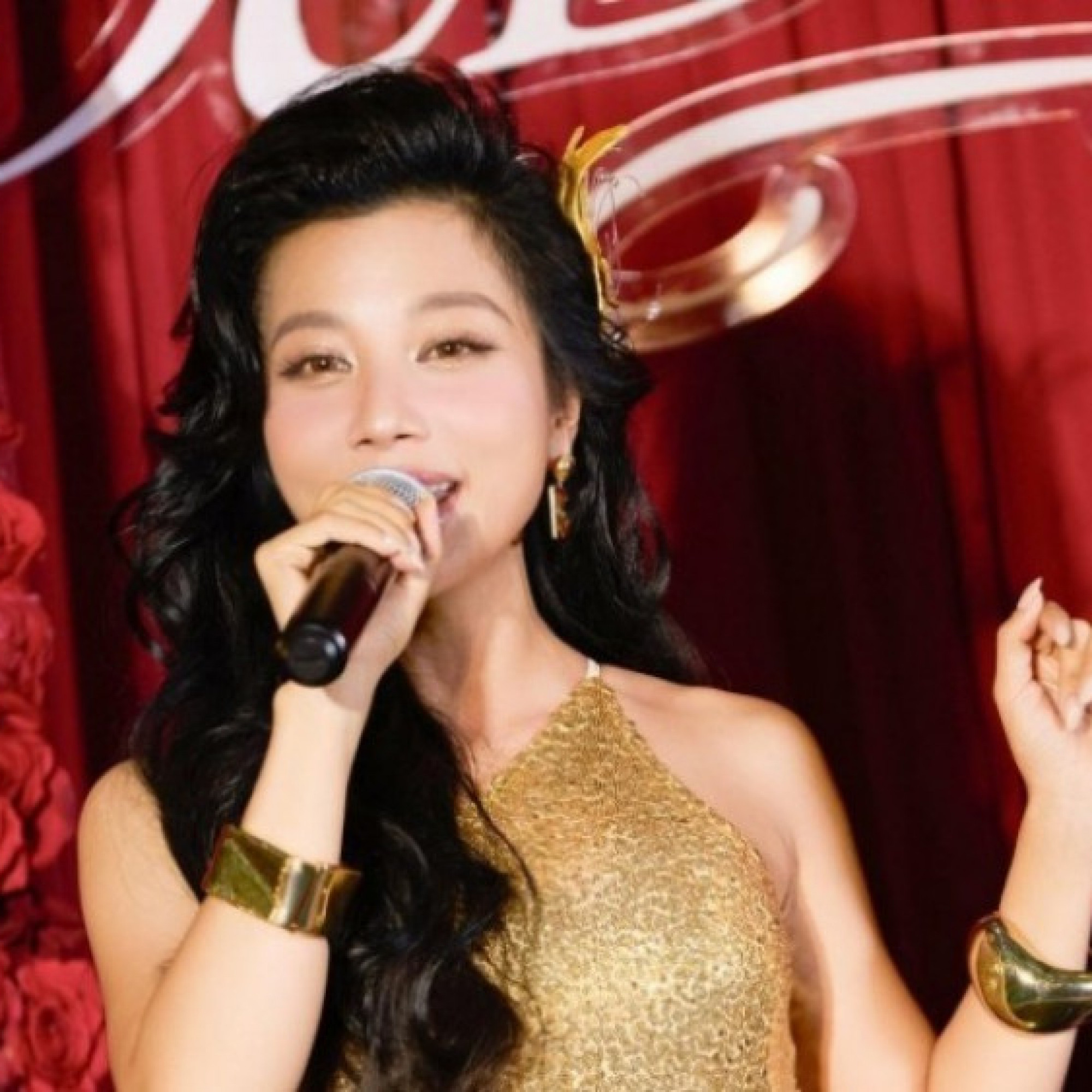  - Phượng Vũ "lột xác" 100% khi kết hợp với Queen B trong EP mới