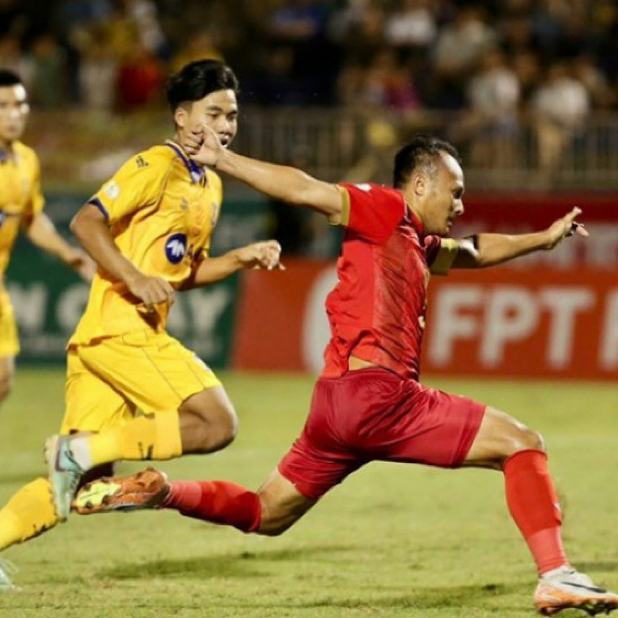  - Trực tiếp bóng đá Hà Tĩnh - SLNA: Kẻ sợ rớt hạng, người mơ top 2 (V-League)