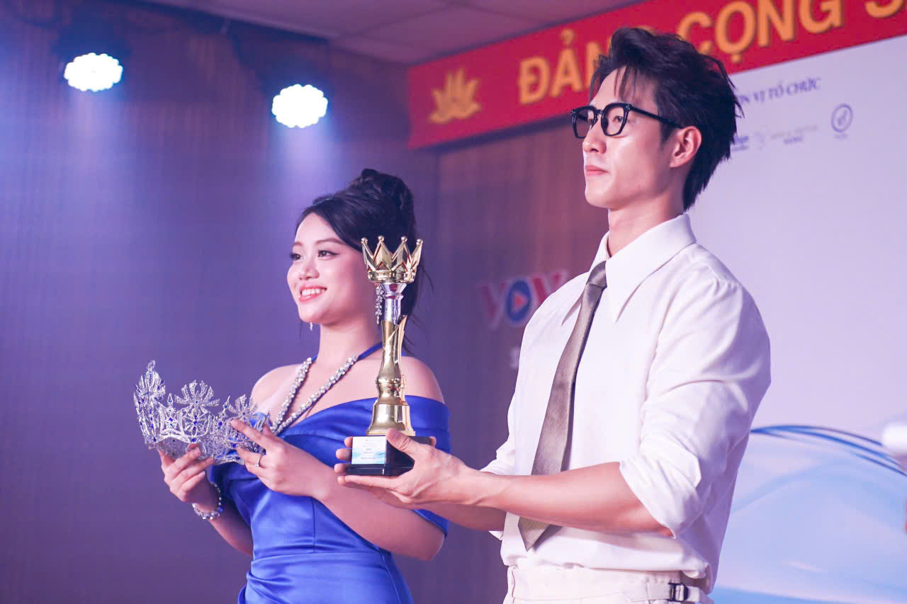 Đêm chung kết Miss & Mister VOVC 2025 bùng nổ cảm xúc - 1