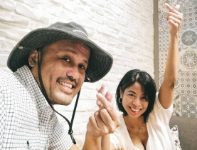  - Travel blogger Philippines mê tít cách người Việt nấu món ăn