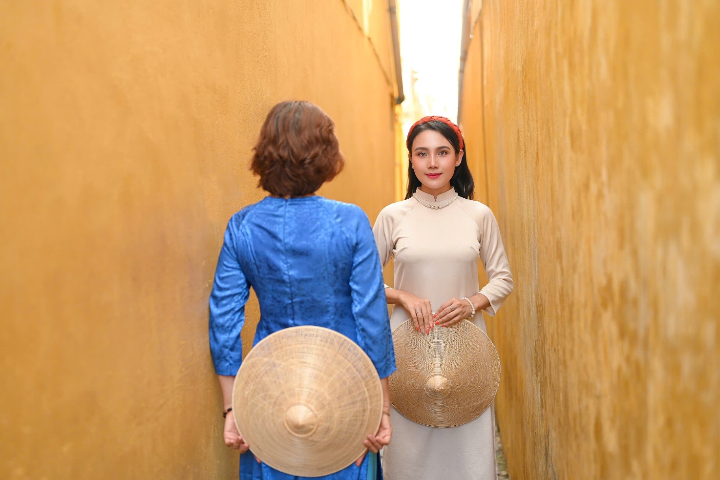 Hai mẹ con vi vu khám phá phố cổ Hội An - 2