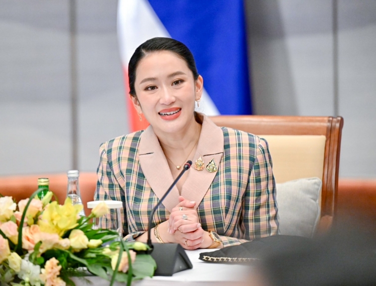 Phong cách thời trang thanh lịch và tinh tế của nữ Thủ tướng Thái Lan