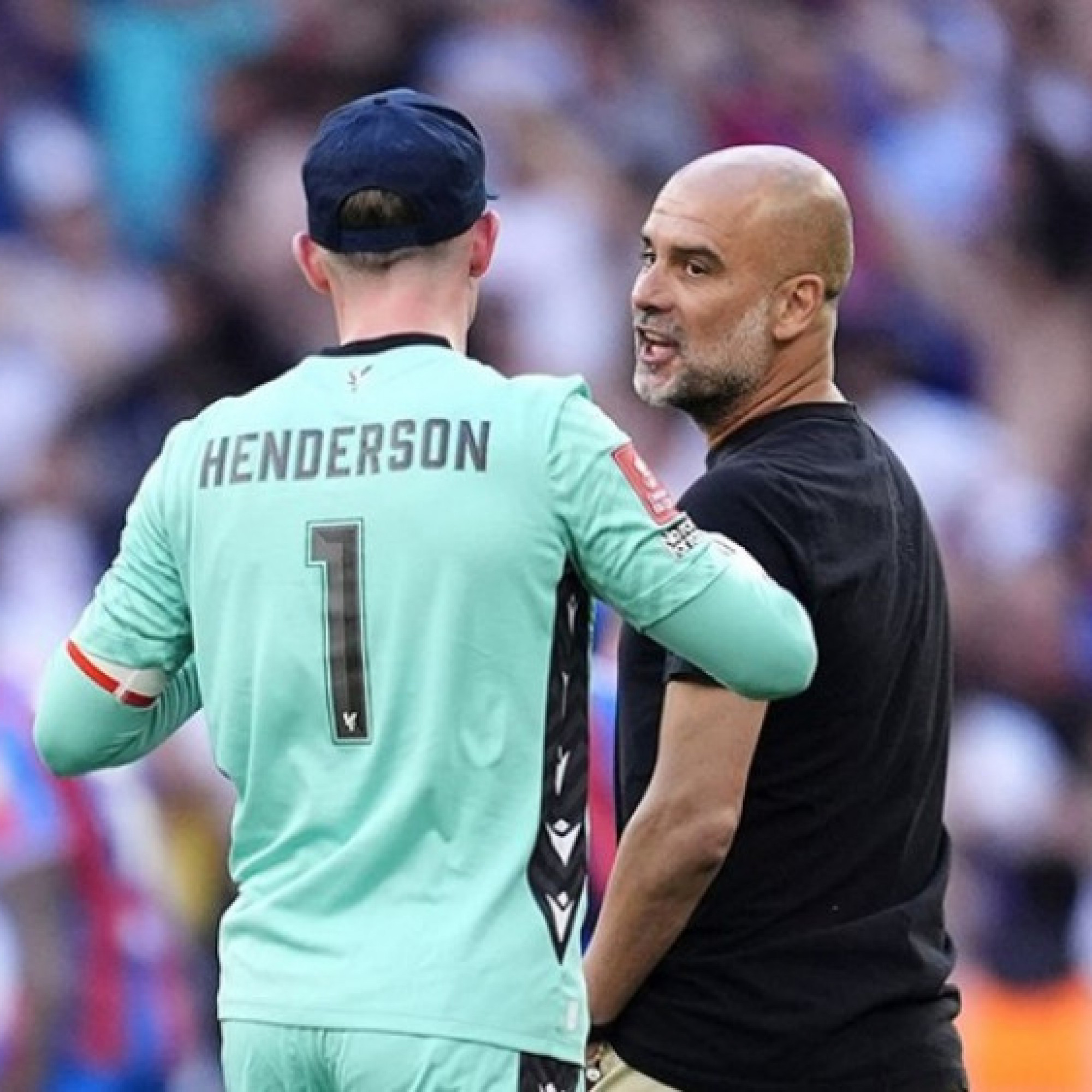  - Man City thua đau chung kết FA Cup: Pep Guardiola nổi giận, xô xát với cựu sao MU