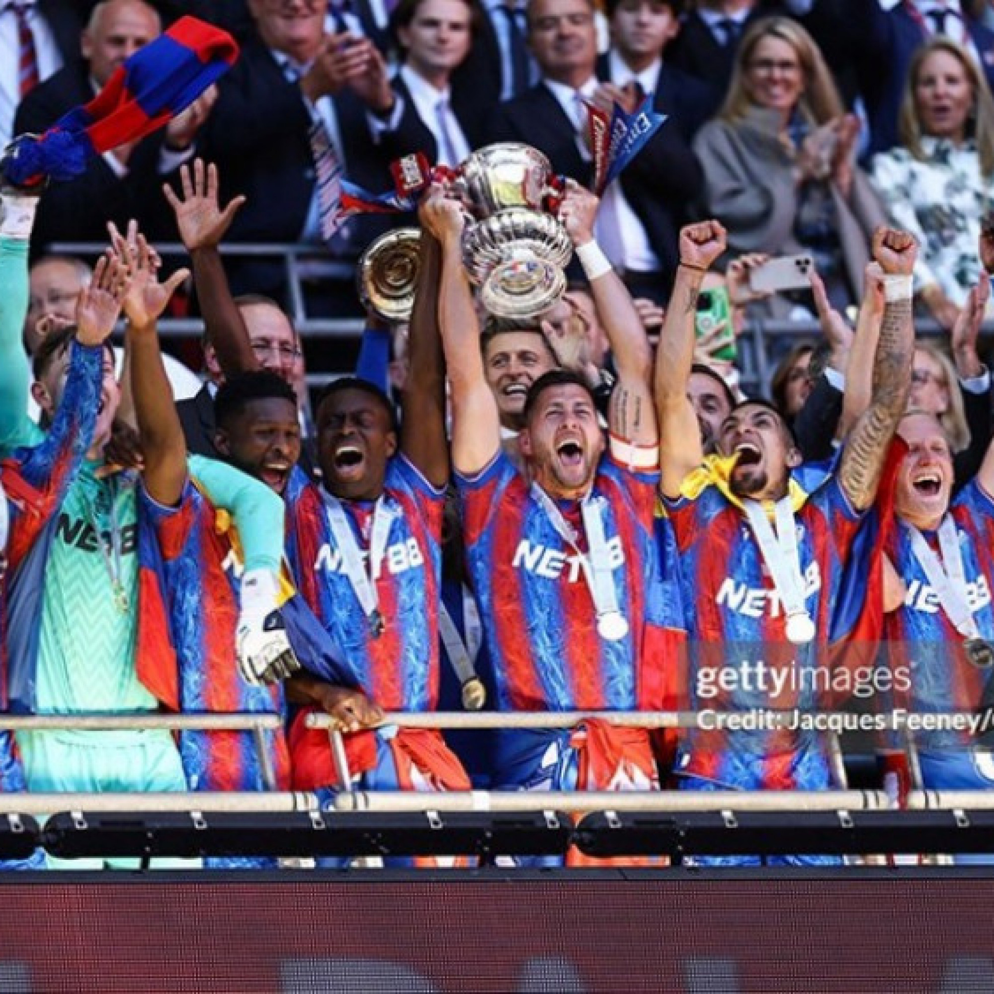  - Crystal Palace hạ Man City vô địch FA Cup: Henderson hóa "người nhện", lịch sử sang trang