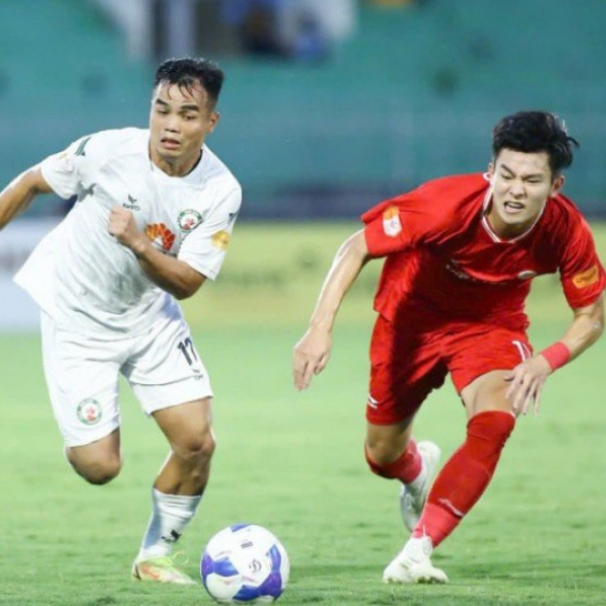  - Video bóng đá Bình Định - Thể Công Viettel: 30 phút choáng váng (V-League)