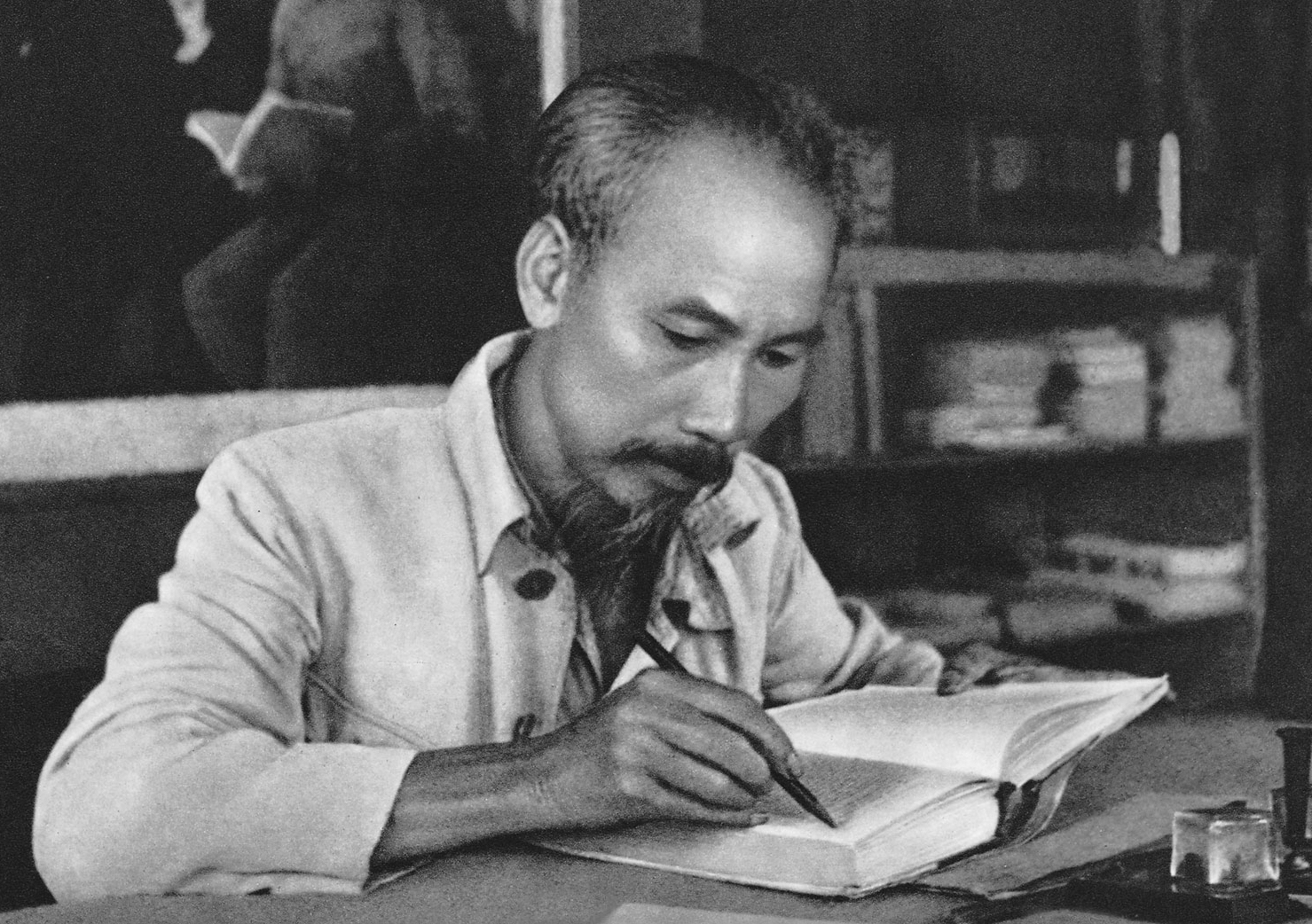 Bác vẫn cùng chúng cháu hành quân - 1