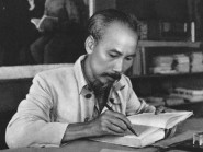 Bác vẫn cùng chúng cháu hành quân